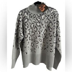 ••New With Tags Inman Global Chic Mock Neck Grey White Leopard Print Sweater